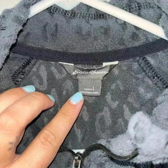 Eddie Bauer Fleece Quarter Zip - Picture 2 of 3
